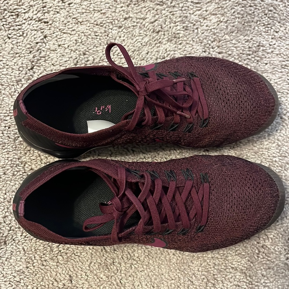Women’s vapor max. Size 11.